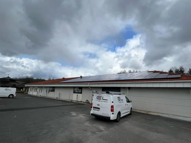 Solcellsanläggning på Westbo Elteknik – 40kw med 99 solpaneler